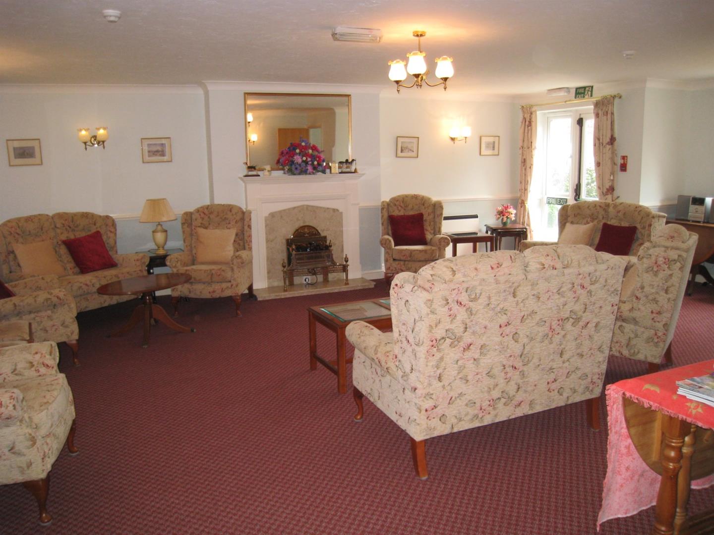 A COMMUNAL LOUNGE.JP